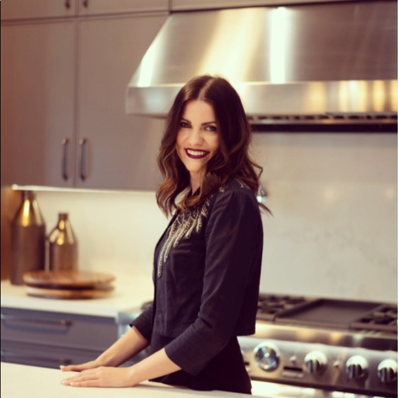 Meet your Posher, Nadine - Picture 2 of 2
